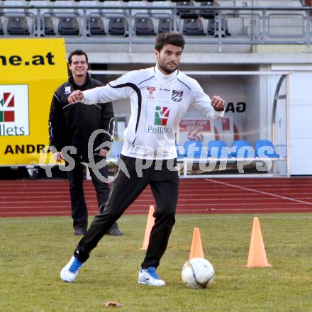 Fussball. 1. Liga. WAC/St. Andrae. JosÃ© Antonio Solano Moreno, Pressesprecher Markus Perchthaler. Wolfsberg, 9.1.2012
Foto: Kuess
---
pressefotos, pressefotografie, kuess, qs, qspictures, sport, bild, bilder, bilddatenbank