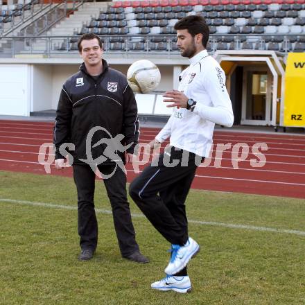 Fussball. 1. Liga. WAC/St. Andrae. JosÃ© Antonio Solano Moreno, Pressesprecher Markus Perchthaler. Wolfsberg, 9.1.2012
Foto: Kuess
---
pressefotos, pressefotografie, kuess, qs, qspictures, sport, bild, bilder, bilddatenbank