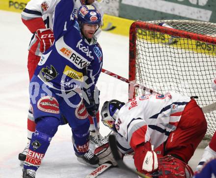 EBEL. Eishockey Bundesliga. EC Rekord Fenster VSV gegen EC Red Bull Salzburg. Torjubel Roland Kaspitz (VSV), (Salzburg). Villach, am 10.1.2012.
Foto: Kuess 
---
pressefotos, pressefotografie, kuess, qs, qspictures, sport, bild, bilder, bilddatenbank