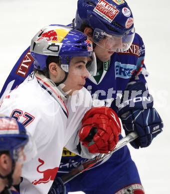 EBEL. Eishockey Bundesliga. EC Rekord Fenster VSV gegen EC Red Bull Salzburg. Benjamin Petrik Kevin Schettina (VSV), (Salzburg). Villach, am 10.1.2012.
Foto: Kuess 
---
pressefotos, pressefotografie, kuess, qs, qspictures, sport, bild, bilder, bilddatenbank