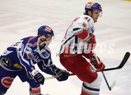 EBEL. Eishockey Bundesliga. EC Rekord Fenster VSV gegen EC Red Bull Salzburg. Gerhard Unterluggauer (VSV), Steven Regier (Salzburg). Villach, am 10.1.2012.
Foto: Kuess 
---
pressefotos, pressefotografie, kuess, qs, qspictures, sport, bild, bilder, bilddatenbank