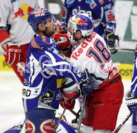EBEL. Eishockey Bundesliga. EC Rekord Fenster VSV gegen EC Red Bull Salzburg. Kevin Mitchell (VSV), Daniel Bois (Salzburg). Villach, am 10.1.2012.
Foto: Kuess
---
pressefotos, pressefotografie, kuess, qs, qspictures, sport, bild, bilder, bilddatenbank