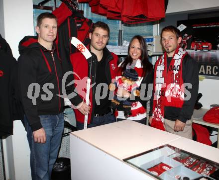 Eishockey. KAC. Kirk Furey, Joey Tenute mit Freundin Michelle, Thomas Koch. Klagenfurt, 14.11.2011.
Foto: Kuess
---
pressefotos, pressefotografie, kuess, qs, qspictures, sport, bild, bilder, bilddatenbank