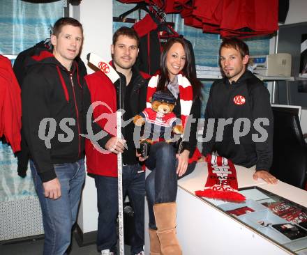 Eishockey. KAC. Kirk Furey, Joey Tenute mit Freundin Michelle, Thomas Koch. Klagenfurt, 14.11.2011.
Foto: Kuess
---
pressefotos, pressefotografie, kuess, qs, qspictures, sport, bild, bilder, bilddatenbank