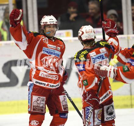 EBEL. Eishockey Bundesliga. KAC gegen Red Bull Salzburg. Torjubel John Lammers, Tyler Scofield (KAC), (Salzburg). Klagenfurt, am 22.1.2012.
Foto: Kuess
---
pressefotos, pressefotografie, kuess, qs, qspictures, sport, bild, bilder, bilddatenbank