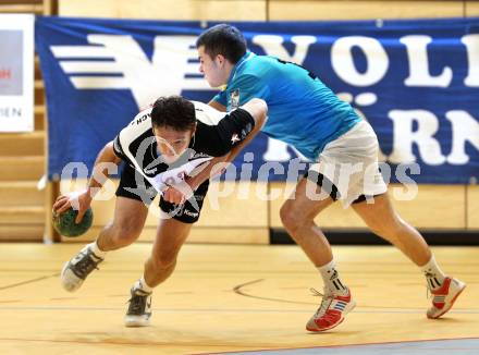 Handball Bundesliga. SC Ferlach gegen SU Falekensteiner Katschberg St. Poelten. Dino Poje,  (SC Ferlach), Ivica Topalovic (St. Poelten). Ferlach, am 28.1.2012. Ferlach, 28.1.2012.
Foto: kuess
Foto: Kuess
---
pressefotos, pressefotografie, kuess, qs, qspictures, sport, bild, bilder, bilddatenbank