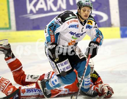 EBEL. Eishockey Bundesliga. KAC gegen EHC LIWEST Linz. Johannes Reichel, (KAC), Philipp Lukas (Linz). Klagenfurt, am 29.1.2012.
Foto: Kuess

---
pressefotos, pressefotografie, kuess, qs, qspictures, sport, bild, bilder, bilddatenbank