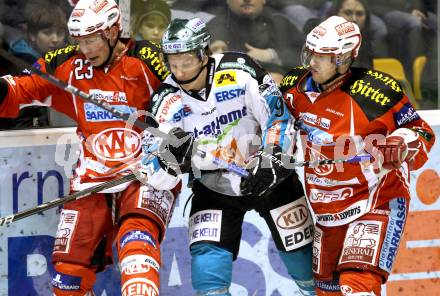 EBEL. Eishockey Bundesliga. KAC gegen EHC LIWEST Linz. Mike Siklenka, Herbert Ratz, (KAC), Danny Irmen  (Linz). Klagenfurt, am 29.1.2012.
Foto: Kuess

---
pressefotos, pressefotografie, kuess, qs, qspictures, sport, bild, bilder, bilddatenbank