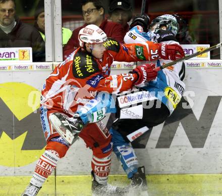 EBEL. Eishockey Bundesliga. KAC gegen EHC LIWEST Linz. Nikolaus Holzer, (KAC), Daniel Mitterdorfer (Linz). Klagenfurt, am 29.1.2012.
Foto: Kuess

---
pressefotos, pressefotografie, kuess, qs, qspictures, sport, bild, bilder, bilddatenbank