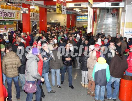 EBEL. Eishockey Bundesliga. KAC gegen HDD TILIA Olimpija Ljubljana. Protest der Fans gegen ueberhoehte Abopreise. Klagenfurt, am 12.2.2012.
Foto: Kuess

---
pressefotos, pressefotografie, kuess, qs, qspictures, sport, bild, bilder, bilddatenbank