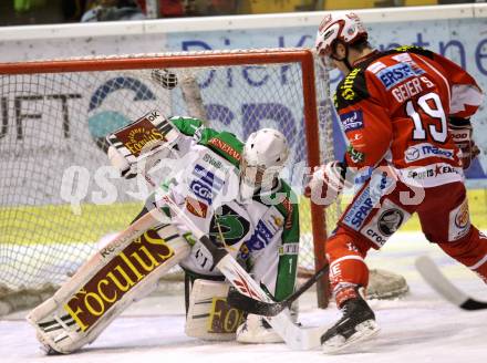 EBEL. Eishockey Bundesliga. KAC gegen HDD TILIA Olimpija Ljubljana. Stefan Geier, (KAC), Jean Philippe Lamoureux (Laibach). Klagenfurt, am 12.2.2012.
Foto: Kuess

---
pressefotos, pressefotografie, kuess, qs, qspictures, sport, bild, bilder, bilddatenbank