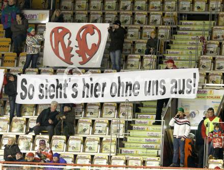 EBEL. Eishockey Bundesliga. KAC gegen HDD TILIA Olimpija Ljubljana. Protest der Fans gegen ueberhoehte Abopreise. Klagenfurt, am 12.2.2012.
Foto: Kuess

---
pressefotos, pressefotografie, kuess, qs, qspictures, sport, bild, bilder, bilddatenbank