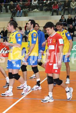 Volleyball. MEVZA. SK Aich/Dob gegen VK Chemes Humenne. enttaeuschte Spieler (Aich/Dob), (Humenne). Bleiburg, am 15.2.2012.
Foto: Kuess 


---
pressefotos, pressefotografie, kuess, qs, qspictures, sport, bild, bilder, bilddatenbank