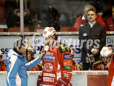 EBEL. Eishockey Bundesliga. KAC gegen EC Red Bull Salzburg. Christoph Brandner, Trainer Christian Weber (KAC). Klagenfurt, am 21.2.2012.
Foto: Kuess

---
pressefotos, pressefotografie, kuess, qs, qspictures, sport, bild, bilder, bilddatenbank