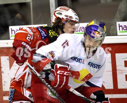 EBEL. Eishockey Bundesliga. KAC gegen EC Red Bull Salzburg. Thomas HUndertpfund, (KAC), Manuel Latusa (Salzburg). Klagenfurt, am 21.2.2012.
Foto: Kuess

---
pressefotos, pressefotografie, kuess, qs, qspictures, sport, bild, bilder, bilddatenbank