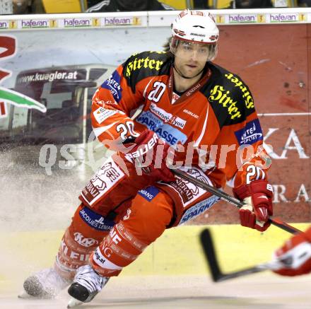 EBEL. Eishockey Bundesliga. KAC gegen EC Red Bull Salzburg. John Lammers (KAC). Klagenfurt, am 21.2.2012.
Foto: Kuess

---
pressefotos, pressefotografie, kuess, qs, qspictures, sport, bild, bilder, bilddatenbank