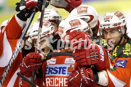 EBEL. Eishockey Bundesliga. KAC gegen EC Red Bull Salzburg. Torjubel Raphael Herburger (KAC). Klagenfurt, am 21.2.2012.
Foto: Kuess

---
pressefotos, pressefotografie, kuess, qs, qspictures, sport, bild, bilder, bilddatenbank