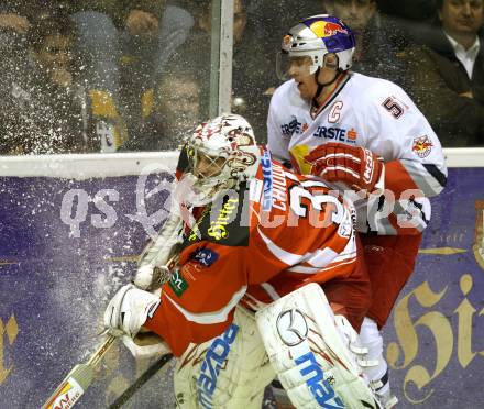 EBEL. Eishockey Bundesliga. KAC gegen EC Red Bull Salzburg. Andy Chiodo, (KAC), Matthias Trattnig (Salzburg). Klagenfurt, am 21.2.2012.
Foto: Kuess

---
pressefotos, pressefotografie, kuess, qs, qspictures, sport, bild, bilder, bilddatenbank