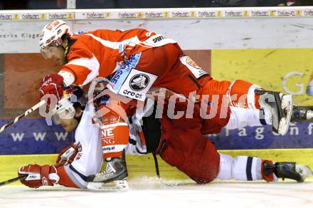 EBEL. Eishockey Bundesliga. KAC gegen EC Red Bull Salzburg. Martin Schumnig,  (KAC), Thomas Raffl (Salzburg). Klagenfurt, am 21.2.2012.
Foto: Kuess

---
pressefotos, pressefotografie, kuess, qs, qspictures, sport, bild, bilder, bilddatenbank