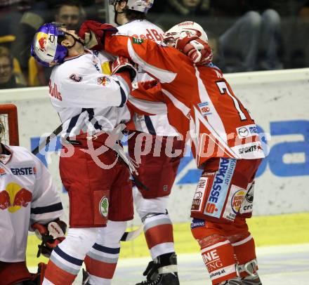 EBEL. Eishockey Bundesliga. KAC gegen EC Red Bull Salzburg. Rauferei Dieter Kalt, (KAC), Alexander Pallestrang (Salzburg). Klagenfurt, am 21.2.2012.
Foto: Kuess

---
pressefotos, pressefotografie, kuess, qs, qspictures, sport, bild, bilder, bilddatenbank