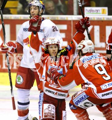 EBEL. Eishockey Bundesliga. KAC gegen EC Red Bull Salzburg. Torjubel Tyler Scofield, Tyler Spurgeon (KAC). Klagenfurt, am 21.2.2012.
Foto: Kuess

---
pressefotos, pressefotografie, kuess, qs, qspictures, sport, bild, bilder, bilddatenbank