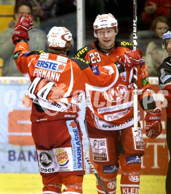 EBEL. Eishockey Bundesliga. KAC gegen EC Red Bull Salzburg. Torjubel Markus Pirmann, (KAC), Mike Siklenka (Salzburg). Klagenfurt, am 21.2.2012.
Foto: Kuess

---
pressefotos, pressefotografie, kuess, qs, qspictures, sport, bild, bilder, bilddatenbank