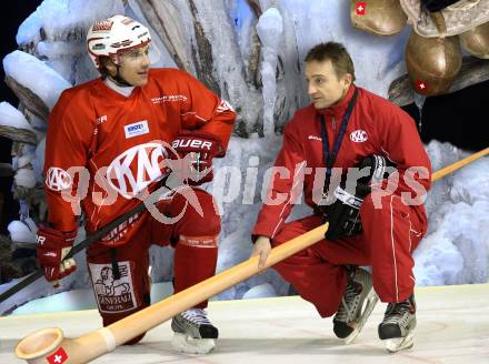 EBEL. Eishockey Bundesliga. KAC. Training. Trainer Christian Weber, Dieter Kalt. Klagenfurt, am 13.2.2012.
Foto: Kuess

---
pressefotos, pressefotografie, kuess, qs, qspictures, sport, bild, bilder, bilddatenbank