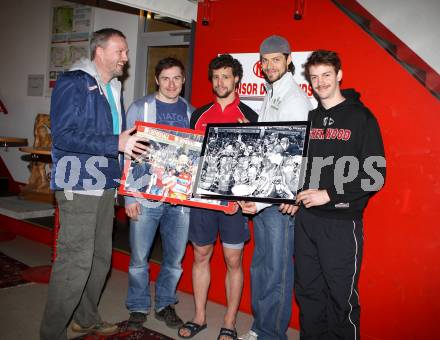 Eishockey. KAC. Dieter Graf-Neureiter (Mentaltrainer), Schuller David, Reichel Johannes, Brandner Christoph, Schellander Paul. Klagenfurt, 19.3.2012.
Foto: kuess
---
pressefotos, pressefotografie, kuess, qs, qspictures, sport, bild, bilder, bilddatenbank
