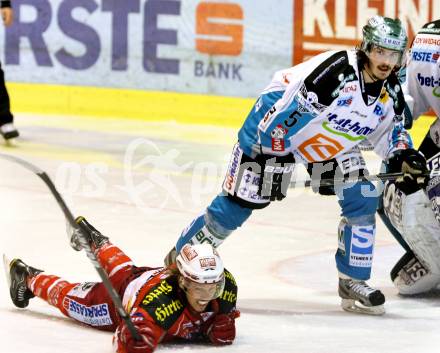EBEL. Eishockey Bundesliga. KAC gegen EHC LIWEST Black Wings Linz. Tyler Scofield,  (KAC), Franklin MacDonald (Linz). Klagenfurt, am 29.3.2012.
Foto: Kuess

---
pressefotos, pressefotografie, kuess, qs, qspictures, sport, bild, bilder, bilddatenbank