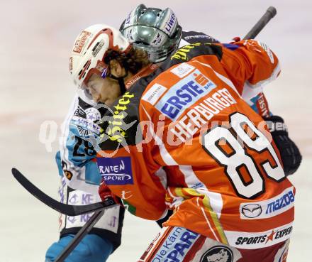EBEL. Eishockey Bundesliga. KAC gegen EHC LIWEST Black Wings Linz. Raphael Herburger,  (KAC), OUELLETTE Mike (Linz). Klagenfurt, am 29.3.2012.
Foto: Kuess

---
pressefotos, pressefotografie, kuess, qs, qspictures, sport, bild, bilder, bilddatenbank
