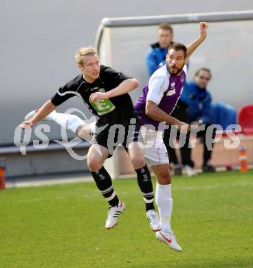 Fussball Regionalliga. SK Austria Klagenfurt gegen Sturm Graz Amateure. 
Oliver Pusztai,  (Klagenfurt), Daniel Schmoelzer (Graz). Klagenfurt, 1.4.2012.
Foto: Kuess
---
pressefotos, pressefotografie, kuess, qs, qspictures, sport, bild, bilder, bilddatenbank