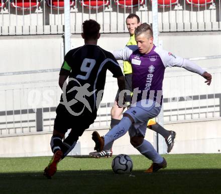 Fussball Regionalliga. SK Austria Klagenfurt gegen Sturm Graz Amateure. 
Elias Wagner, (Klagenfurt), Philipp Huetter (Graz). Klagenfurt, 1.4.2012.
Foto: Kuess
---
pressefotos, pressefotografie, kuess, qs, qspictures, sport, bild, bilder, bilddatenbank