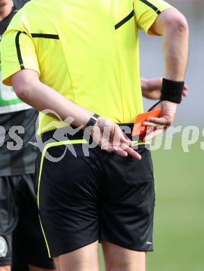 Fussball Regionalliga. SK Austria Klagenfurt gegen Sturm Graz Amateure. 
Feature. Schiedsrichter zieht die rote Karte. Klagenfurt, 1.4.2012.
Foto: Kuess
---
pressefotos, pressefotografie, kuess, qs, qspictures, sport, bild, bilder, bilddatenbank