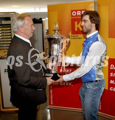 EBEL. Eishockey Bundesliga. Wahl zum Kaerntner Superstar. Landeshauptmann Gerhard Doerfler, Martin Schumnig. Klagenfurt, am 31.3.2012.
Foto: Kuess
---
pressefotos, pressefotografie, kuess, qs, qspictures, sport, bild, bilder, bilddatenbank