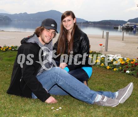 EBEL. Eishockey Bundesliga. KAC. Thomas Hundertpfund mit Freundin Melanie. Klagenfurt, 24.3.2012.
Foto: Kuess
---
pressefotos, pressefotografie, kuess, qs, qspictures, sport, bild, bilder, bilddatenbank