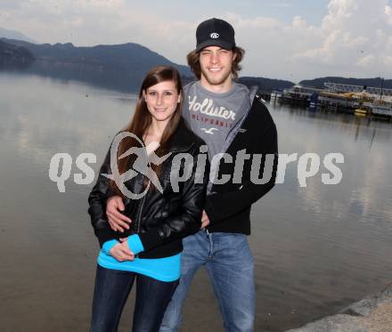 EBEL. Eishockey Bundesliga. KAC. Thomas Hundertpfund mit Freundin Melanie. Klagenfurt, 24.3.2012.
Foto: Kuess
---
pressefotos, pressefotografie, kuess, qs, qspictures, sport, bild, bilder, bilddatenbank