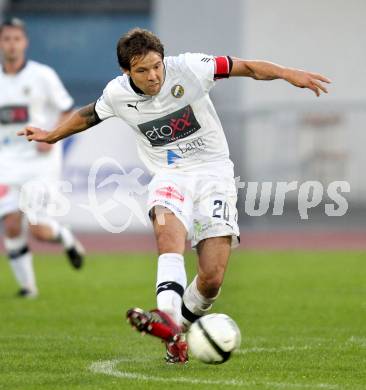Fussball. Regionalliga.  VSV gegen St. Florian. Michael Kirisits (VSV). Villach, 5.4.2012. 
Foto: Kuess

---
pressefotos, pressefotografie, kuess, qs, qspictures, sport, bild, bilder, bilddatenbank