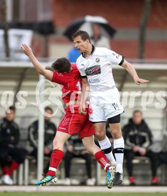 Fussball. Regionalliga.  VSV gegen St. Florian. Thomas Pirker,  (VSV), Thomas Mitterndorfer (St. Florian). Villach, 5.4.2012. 
Foto: Kuess

---
pressefotos, pressefotografie, kuess, qs, qspictures, sport, bild, bilder, bilddatenbank