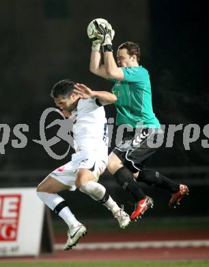 Fussball. Regionalliga.  VSV gegen St. Florian. Darko Djukic,  (VSV), Lorenz Hoebarth (St. Florian). Villach, 5.4.2012. 
Foto: Kuess

---
pressefotos, pressefotografie, kuess, qs, qspictures, sport, bild, bilder, bilddatenbank