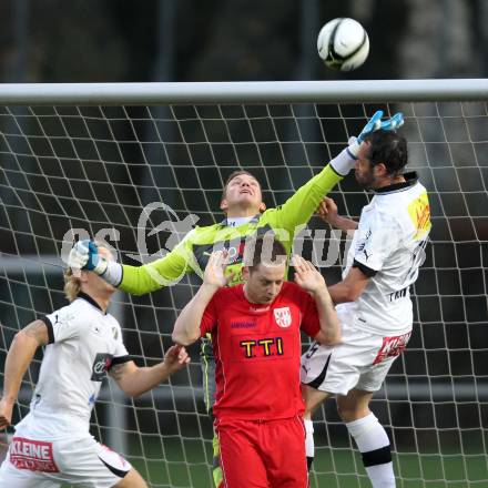 Fussball. Regionalliga.  VSV gegen St. Florian. Patrick Boeck, Christian Prawda (VSV). Villach, 5.4.2012. 
Foto: Kuess

---
pressefotos, pressefotografie, kuess, qs, qspictures, sport, bild, bilder, bilddatenbank