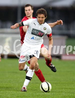 Fussball. Regionalliga.  VSV gegen St. Florian. Michael Kirisits,  (VSV), Roland Hinterreiter (St. Florian). Villach, 5.4.2012. 
Foto: Kuess

---
pressefotos, pressefotografie, kuess, qs, qspictures, sport, bild, bilder, bilddatenbank