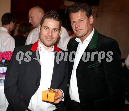 EBEL. Eishockey Bundesliga. Meisterschaftsabschlussfeier KAC. Tenute Joey, Buergermeister Christian Scheider. Klagenfurt, am 4.4.2012.
Foto: Kuess
---
pressefotos, pressefotografie, kuess, qs, qspictures, sport, bild, bilder, bilddatenbank