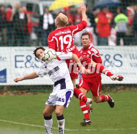 Fussball Regionalliga. SAK gegen Vorwaerts Steyr. Thomas Riedl (SAK), Manuel Schoenberger (Steyr). Klagenfurt, am 7.4.2012.
Foto: Kuess
---
pressefotos, pressefotografie, kuess, qs, qspictures, sport, bild, bilder, bilddatenbank