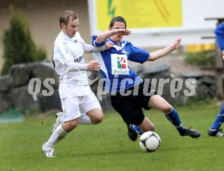 Fussball Kaerntner Liga. ATUS Ferlach gegen RZ Pellets WAC/St. Andrae. Martin Trattnig,  (Ferlach), Patrick Pfennich (WAC). Ferlach, 7.4.2012.
Foto: Kuess
---
pressefotos, pressefotografie, kuess, qs, qspictures, sport, bild, bilder, bilddatenbank