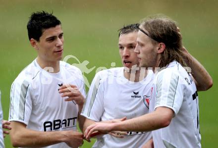 Fussball Kaerntner Liga. ATUS Ferlach gegen RZ Pellets WAC/St. Andrae. Torjubel ATUS Ferlach. Ferlach, 7.4.2012.
Foto: Kuess
---
pressefotos, pressefotografie, kuess, qs, qspictures, sport, bild, bilder, bilddatenbank