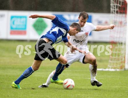 Fussball Kaerntner Liga. ATUS Ferlach gegen RZ Pellets WAC/St. Andrae. Alexander Krainer,  (Ferlach), Hrvoje Jakovljevic (WAC). Ferlach, 7.4.2012.
Foto: Kuess
---
pressefotos, pressefotografie, kuess, qs, qspictures, sport, bild, bilder, bilddatenbank