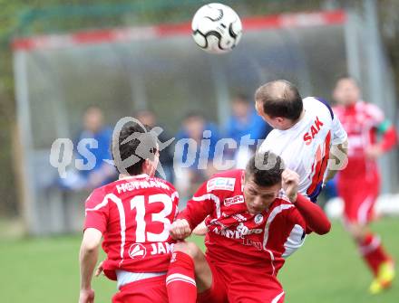 Fussball Regionalliga. SAK gegen Vorwaerts Steyr. Christian Dlopst (SAK), Anxhello Molla, Gernot Falkner (Steyr). Klagenfurt, am 7.4.2012.
Foto: Kuess
---
pressefotos, pressefotografie, kuess, qs, qspictures, sport, bild, bilder, bilddatenbank