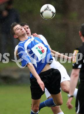 Fussball Kaerntner Liga. ATUS Ferlach gegen RZ Pellets WAC/St. Andrae. Marko Kriznik,  (Ferlach), Hrvoje Jakovljevic (WAC). Ferlach, 7.4.2012.
Foto: Kuess
---
pressefotos, pressefotografie, kuess, qs, qspictures, sport, bild, bilder, bilddatenbank