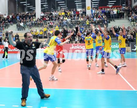 Volleyball. MEVZA. SK Aich/Dob gegen Hypo Tirol Volleyballteam. Jubel (Aich/Dob). Bleiburg, am 12.4.2012.
Foto: Kuess 


---
pressefotos, pressefotografie, kuess, qs, qspictures, sport, bild, bilder, bilddatenbank