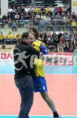 Volleyball. MEVZA. SK Aich/Dob gegen Hypo Tirol Volleyballteam. Jubel Martin Micheu, Ivaylo Barutov (Aich/Dob). Bleiburg, am 12.4.2012.
Foto: Kuess 


---
pressefotos, pressefotografie, kuess, qs, qspictures, sport, bild, bilder, bilddatenbank